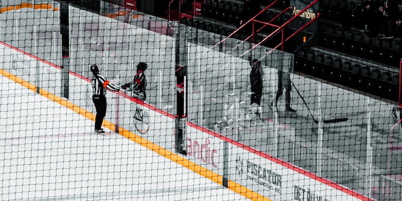 Welche sind die Überstundenregeln im professionellen Eishockey?